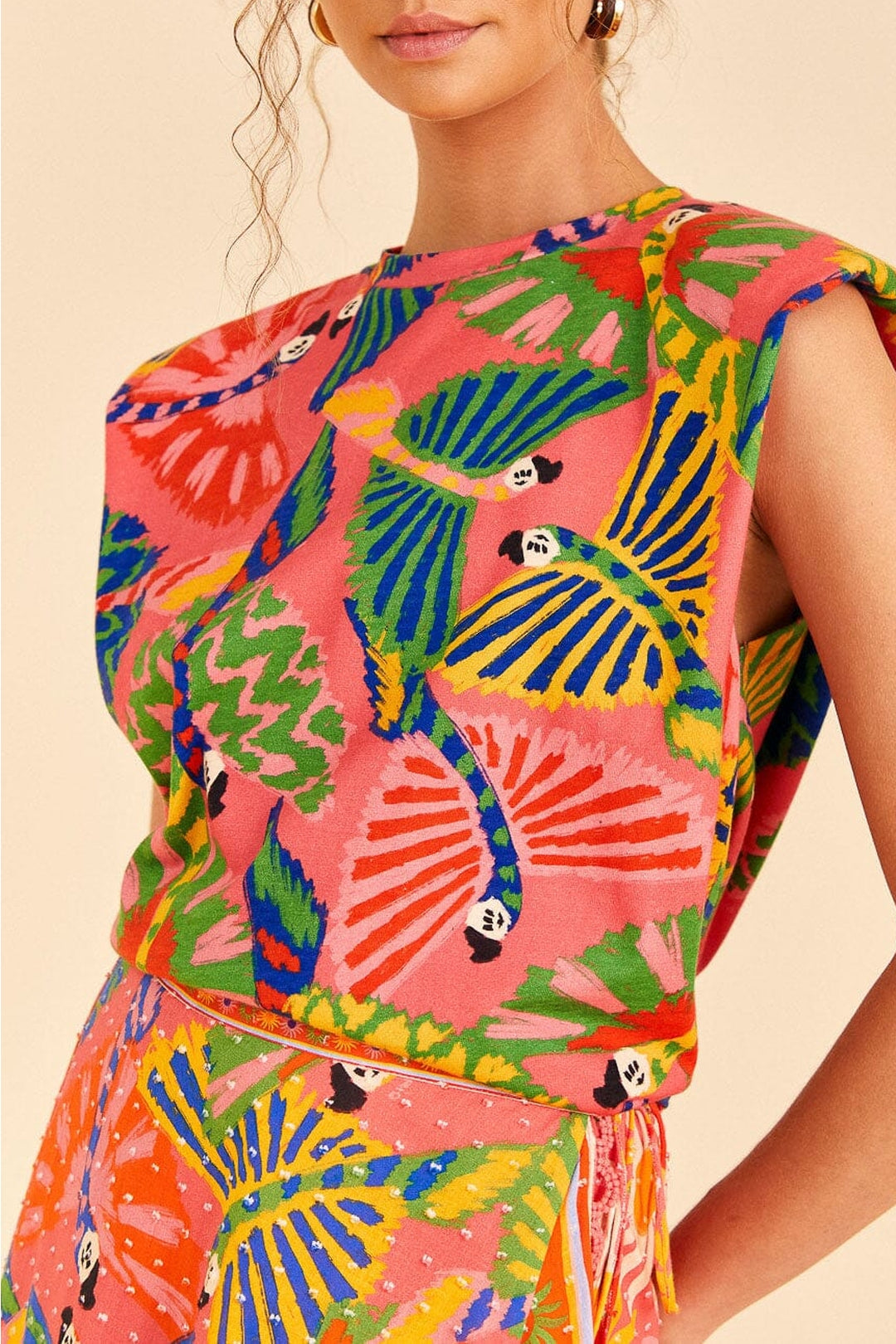 DJV_Macaws Coral Tops & T-Shirts - Macaws Coral