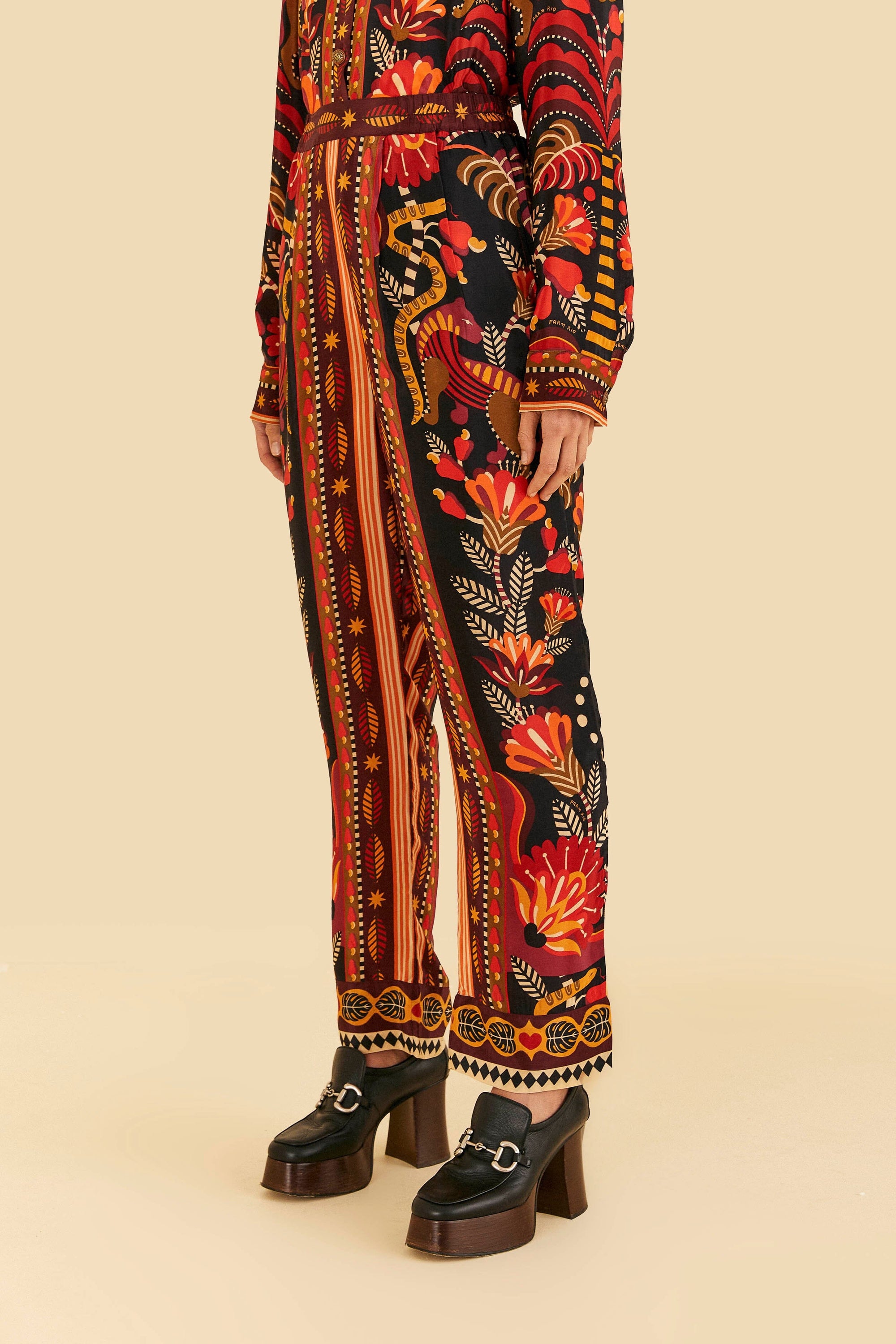 MEDIA OFF LINE_Pantalon Nature Beauty - Rouge