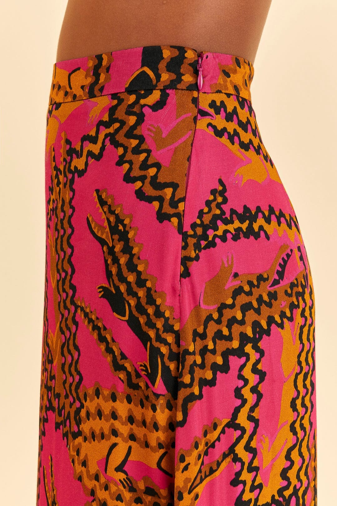DJV_Croco Pink Jupes & Shorts - Croco Pink