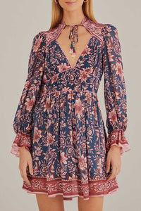 Robe courte Ainika Charm à manches longues - Multicolore