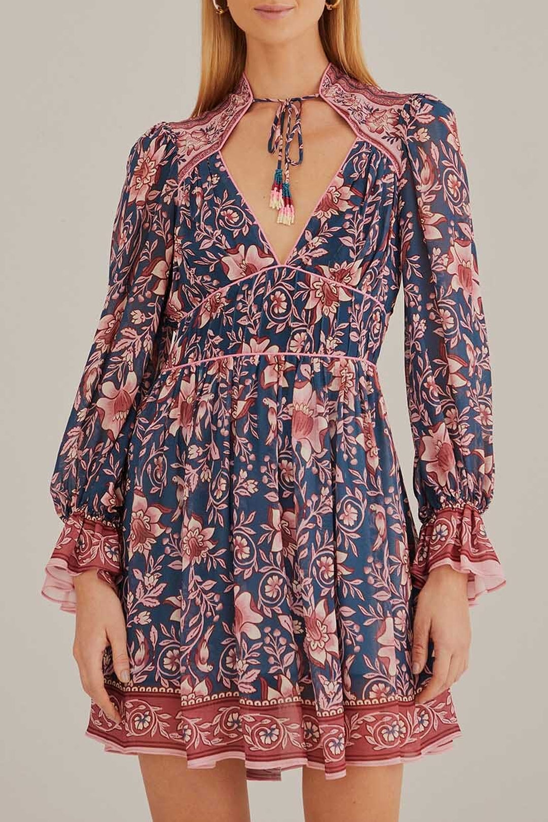 Robe courte Ainika Charm à manches longues - Multicolore