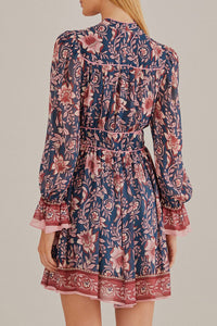 Robe courte Ainika Charm à manches longues - Multicolore
