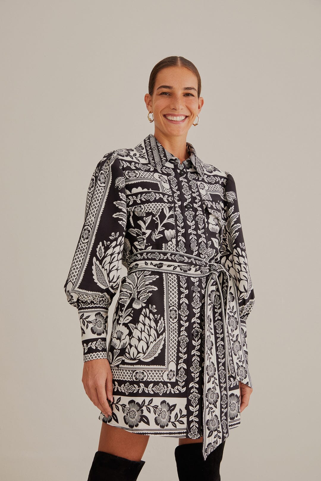 NEW_Pineapple Garden Black Robes courtes - Pineapple Garden Black