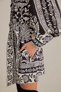 NEW_Pineapple Garden Black Robes courtes - Pineapple Garden Black