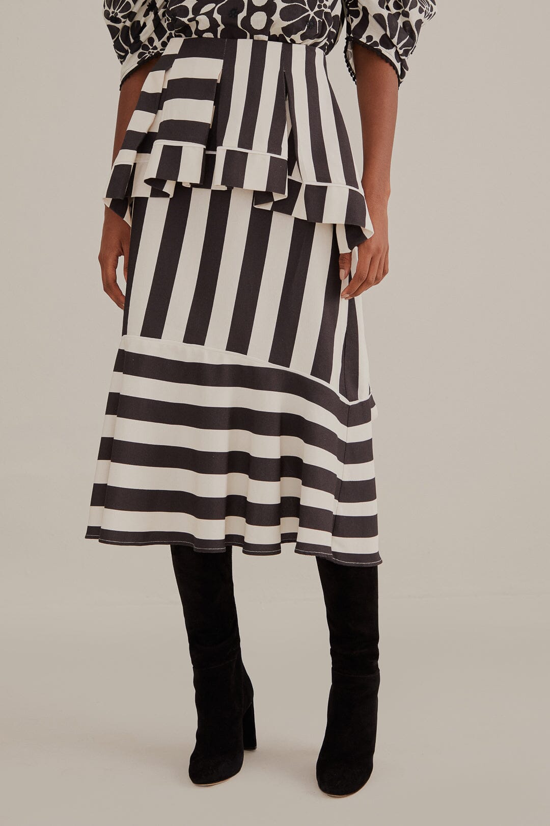 DJV_Stripes Black Jupes & Shorts - Stripes Black