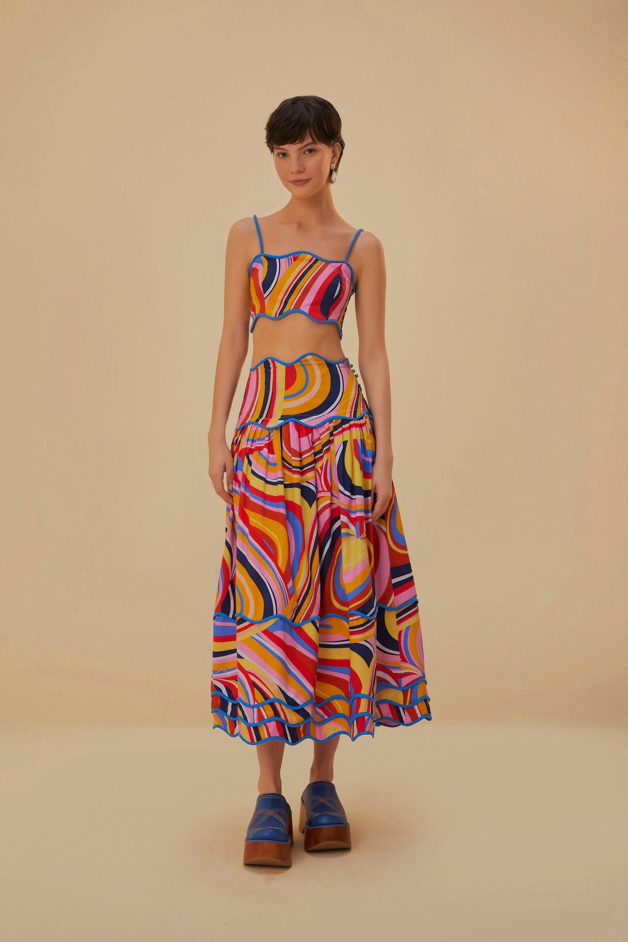 NEW_Multicolor Waves Jupes & Shorts - Multicolor Waves