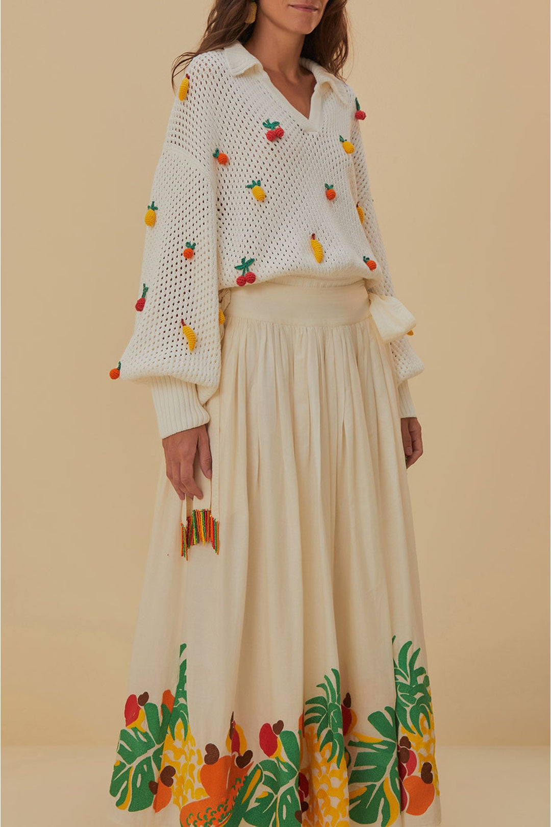 Jupe midi à nœud latéral et fruits brodés en coton - Blanc