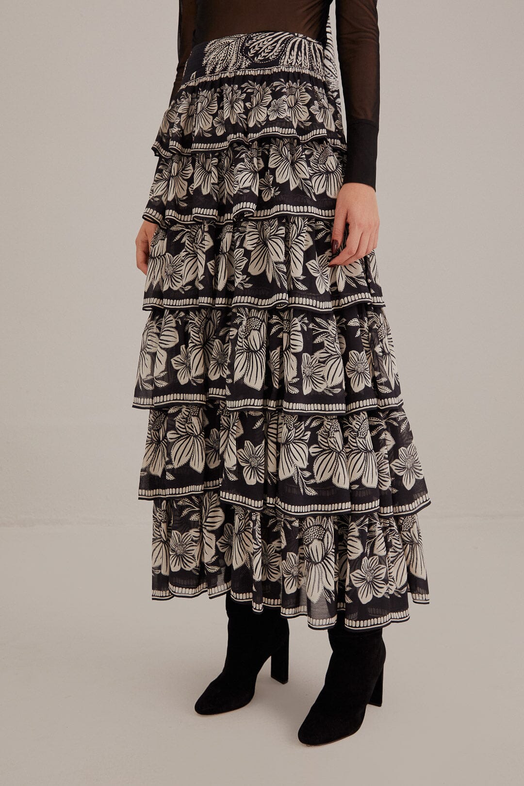 Long skirt with ruffles and pattern - Black