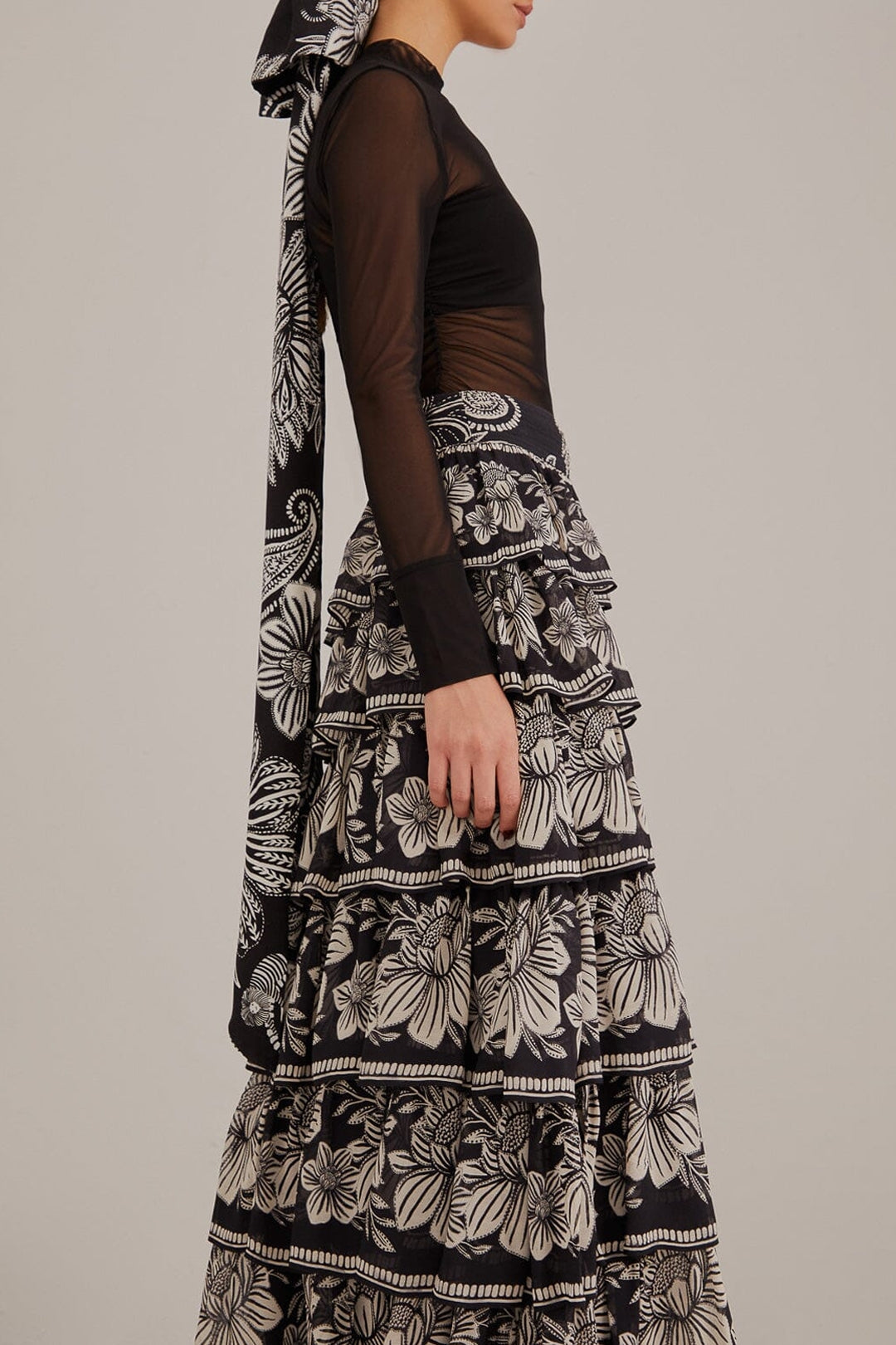 Long skirt with ruffles and pattern - Black