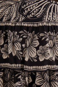 Long skirt with ruffles and pattern - Black