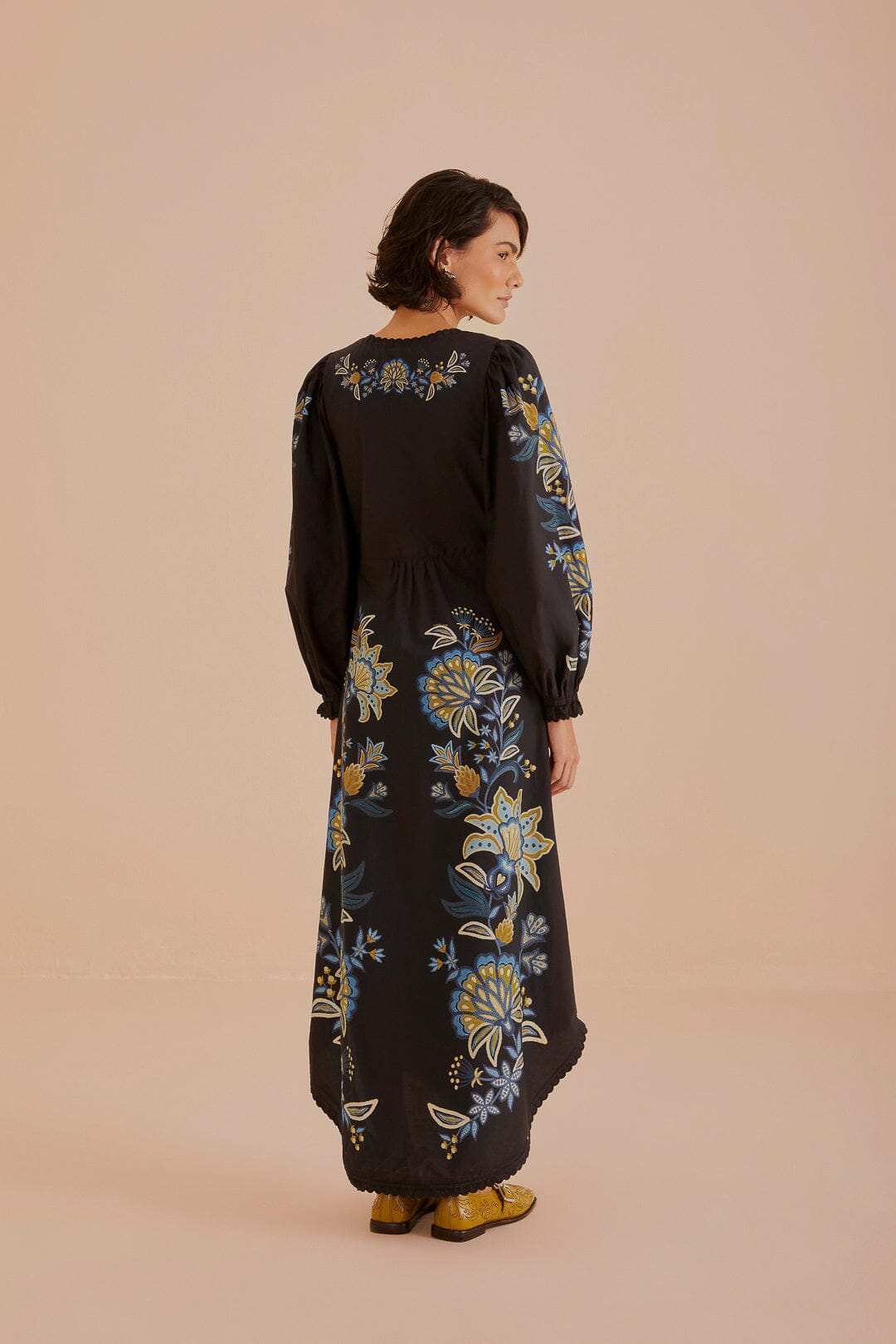 NEW_Stitched Garden Black Robes midi - Stitched Garden Black