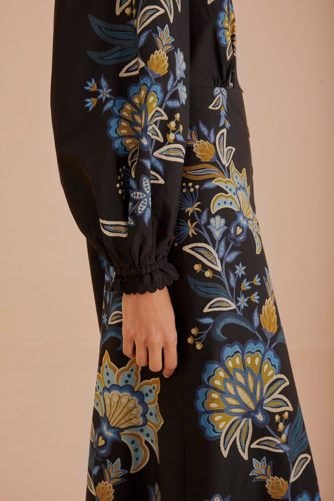 NEW_Stitched Garden Black Robes midi - Stitched Garden Black