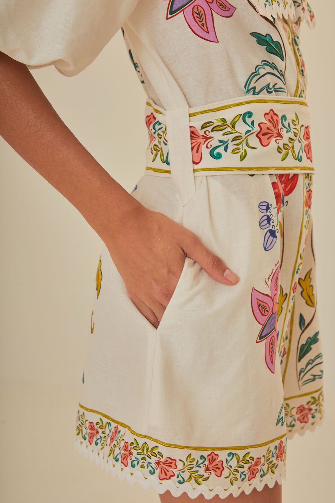NEW_Floral Insects Off White Robes courtes - Floral Insects Off White