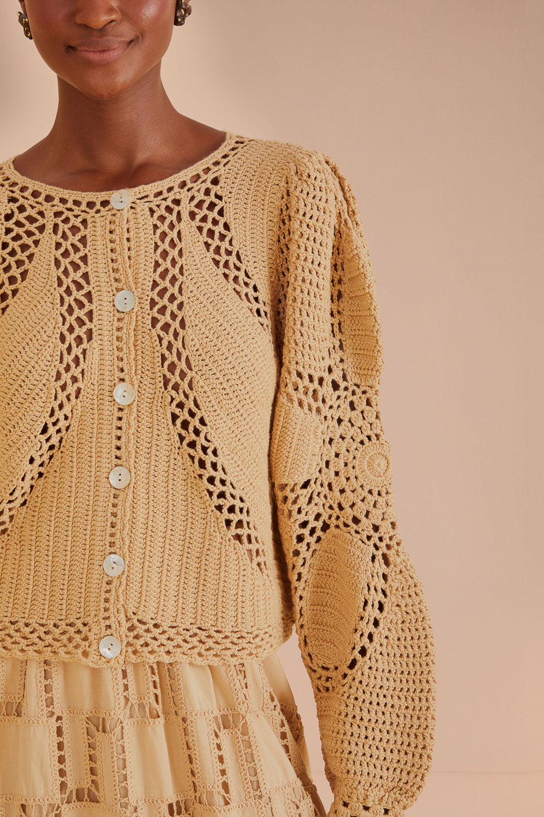 Cardigan crocheté à fleurs - Beige
