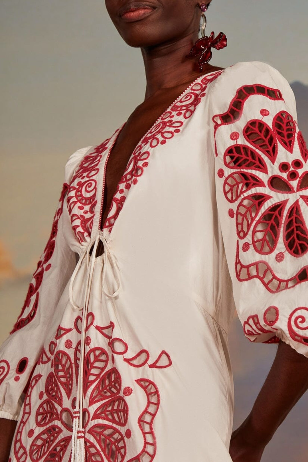 Robe midi Richelieu à col V en coton - Rouge