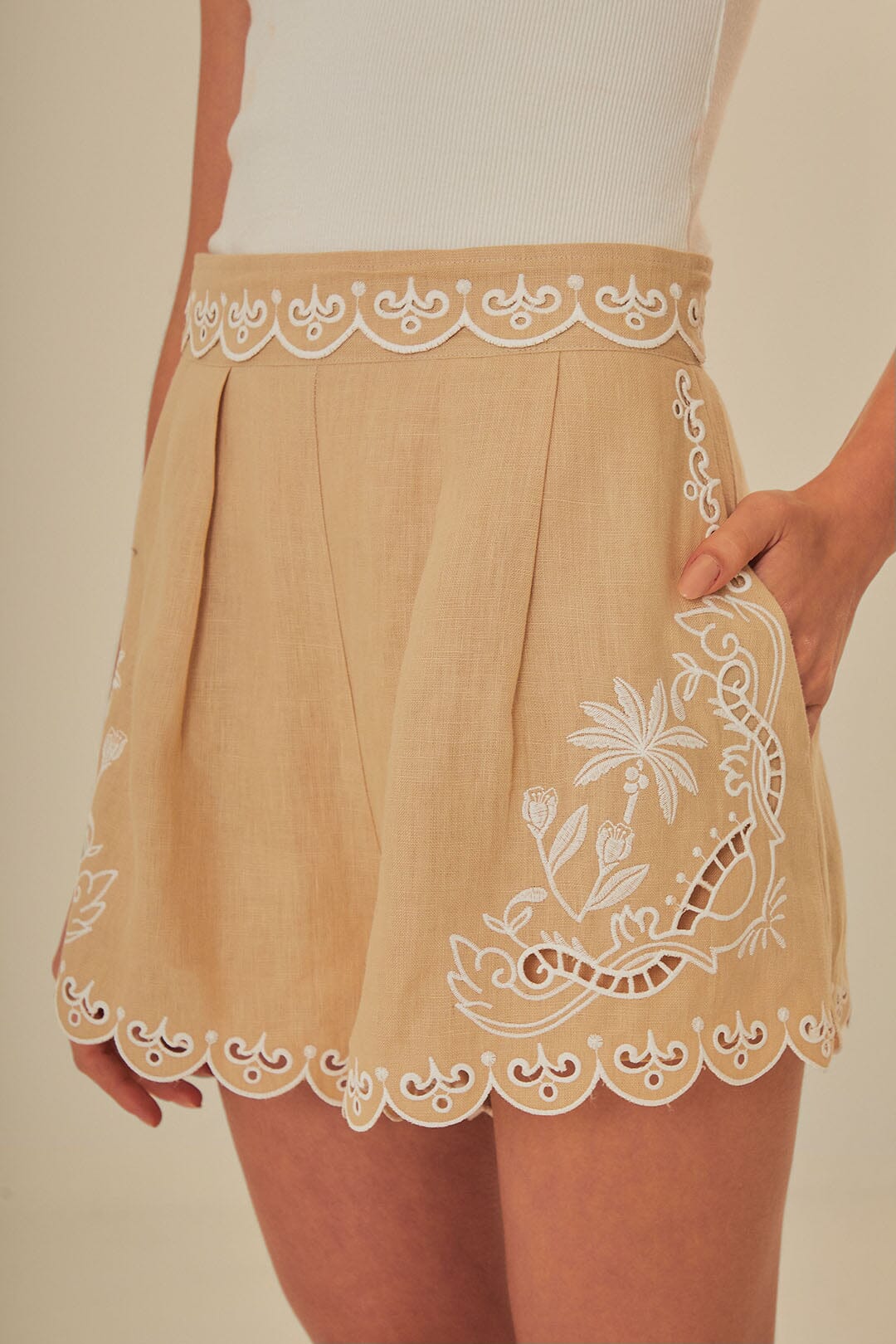 MEDIA OFF LINE_Short brodé en lin - Beige