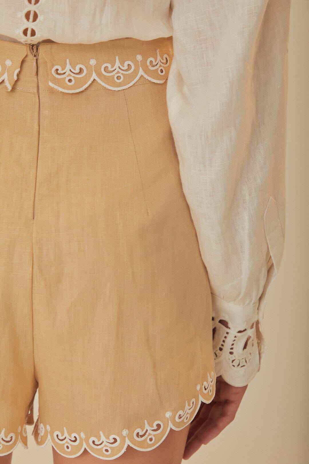 MEDIA OFF LINE_Short brodé en lin - Beige