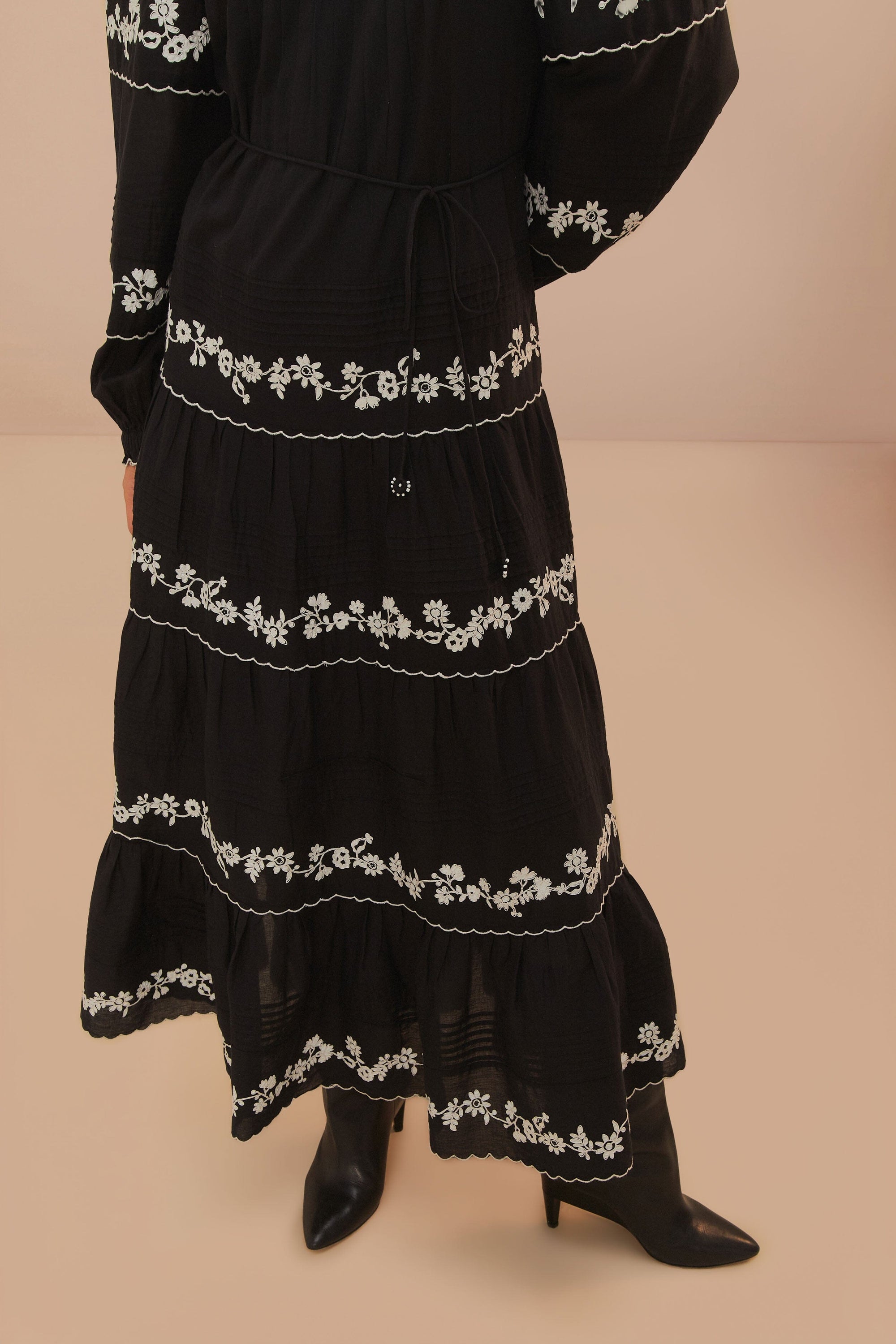Robe longue brodée à manches longues en coton - Noir