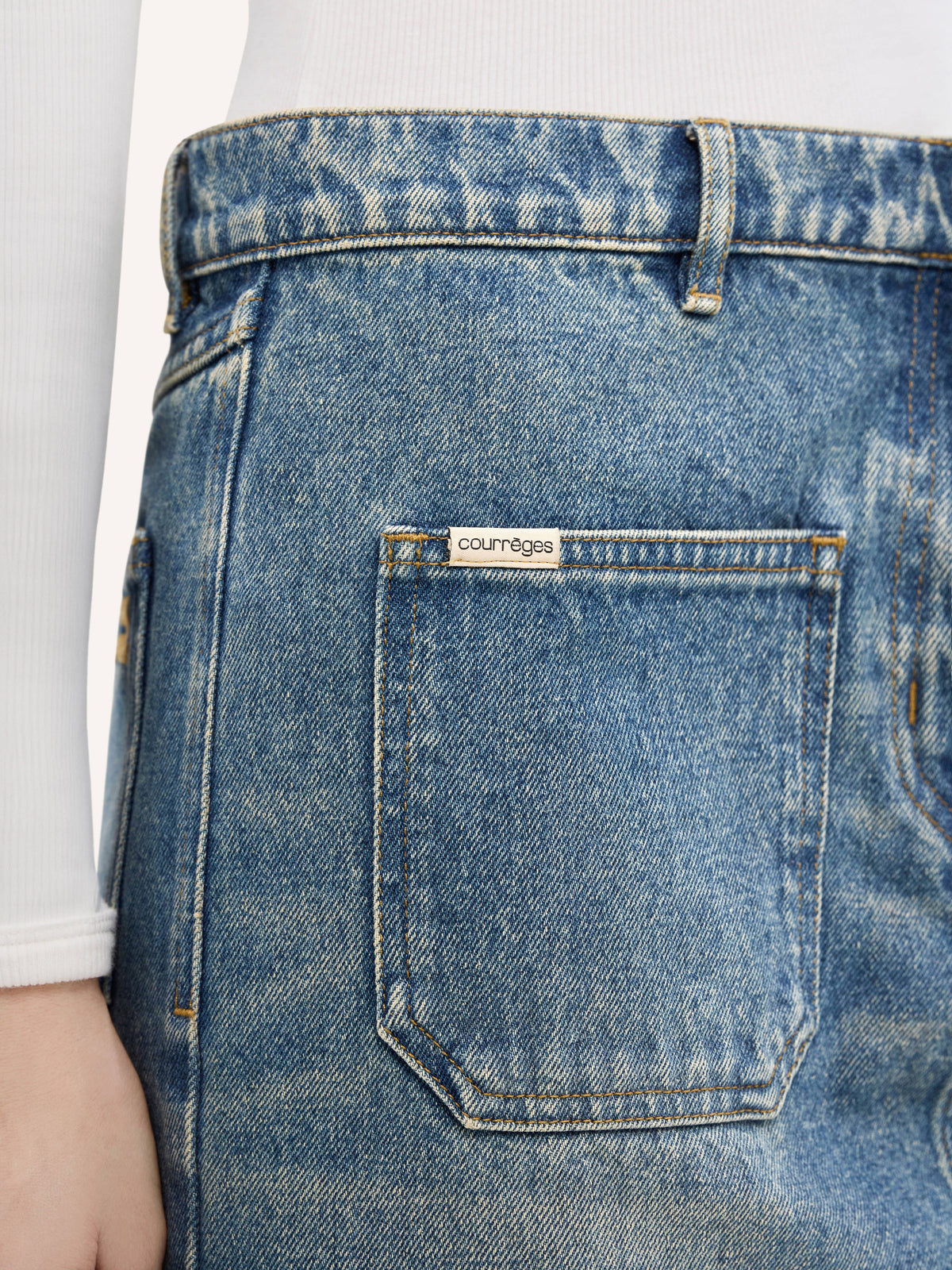PRIX MARQUE : 90 / JUPE 2 POCHES EN DENIM