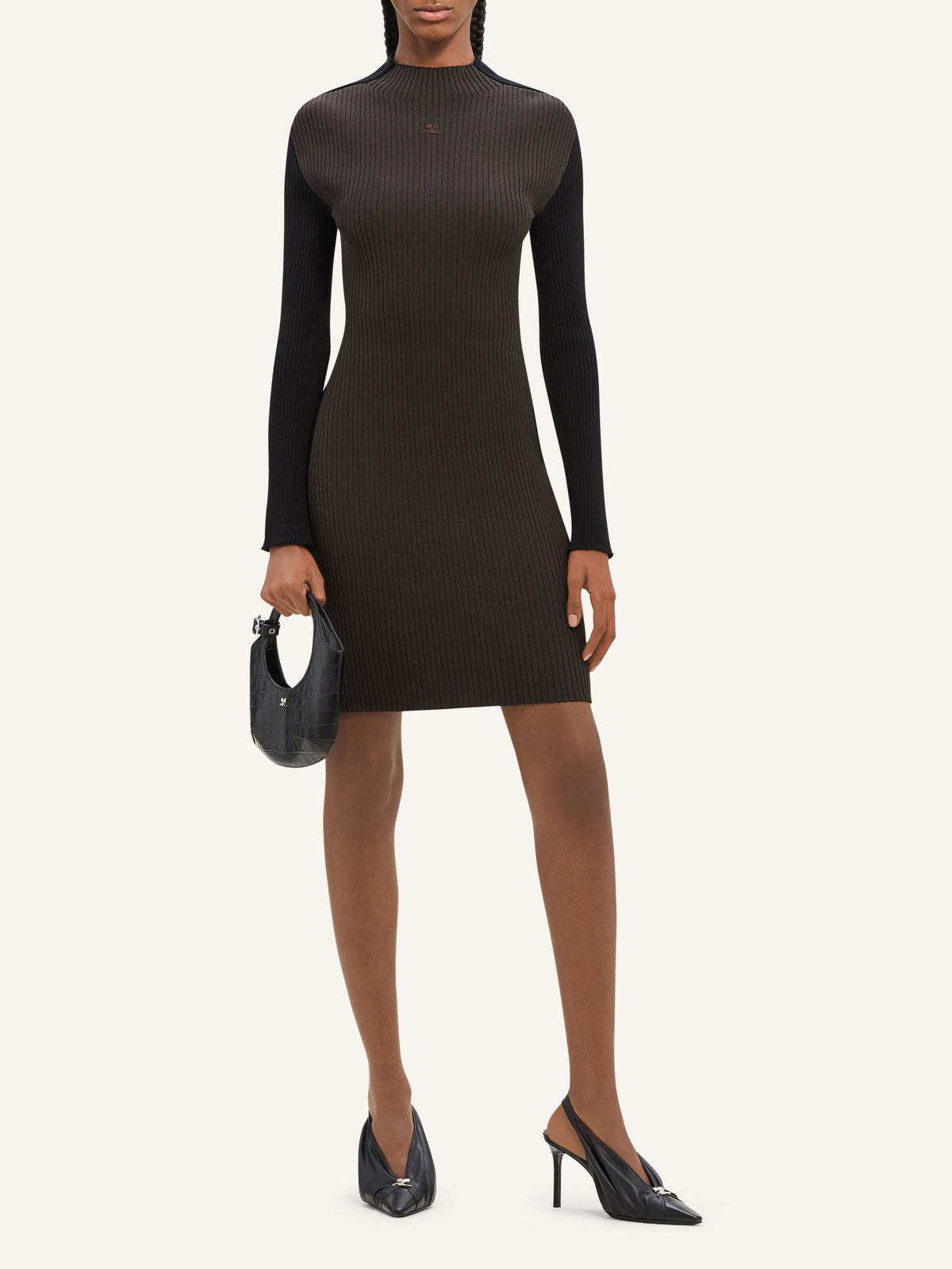 PRIX MARQUE : 140 / MINI ROBE CONTRASTE EN MAILLE