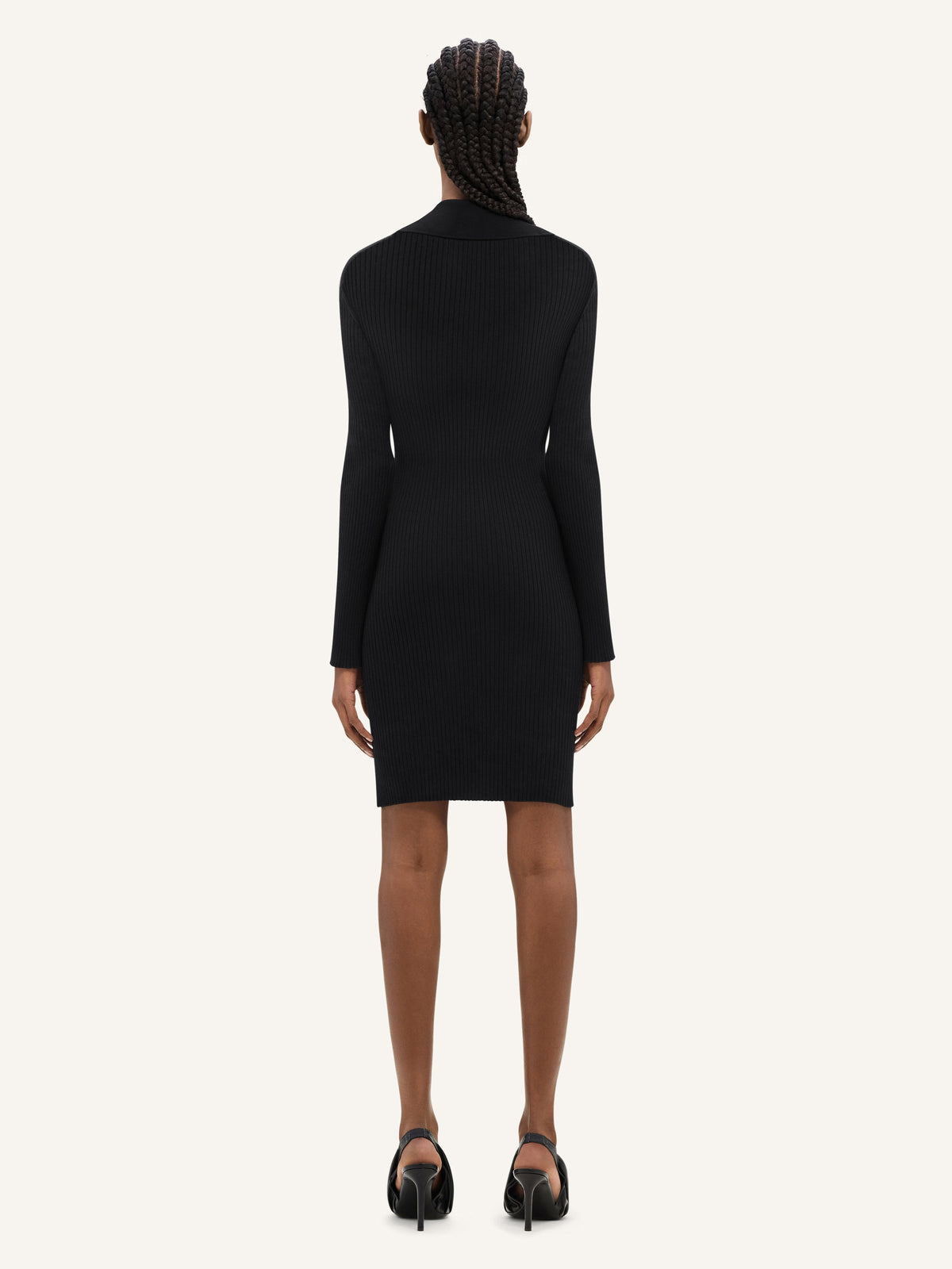 PRIX MARQUE : 140 / MINI ROBE CONTRASTE EN MAILLE