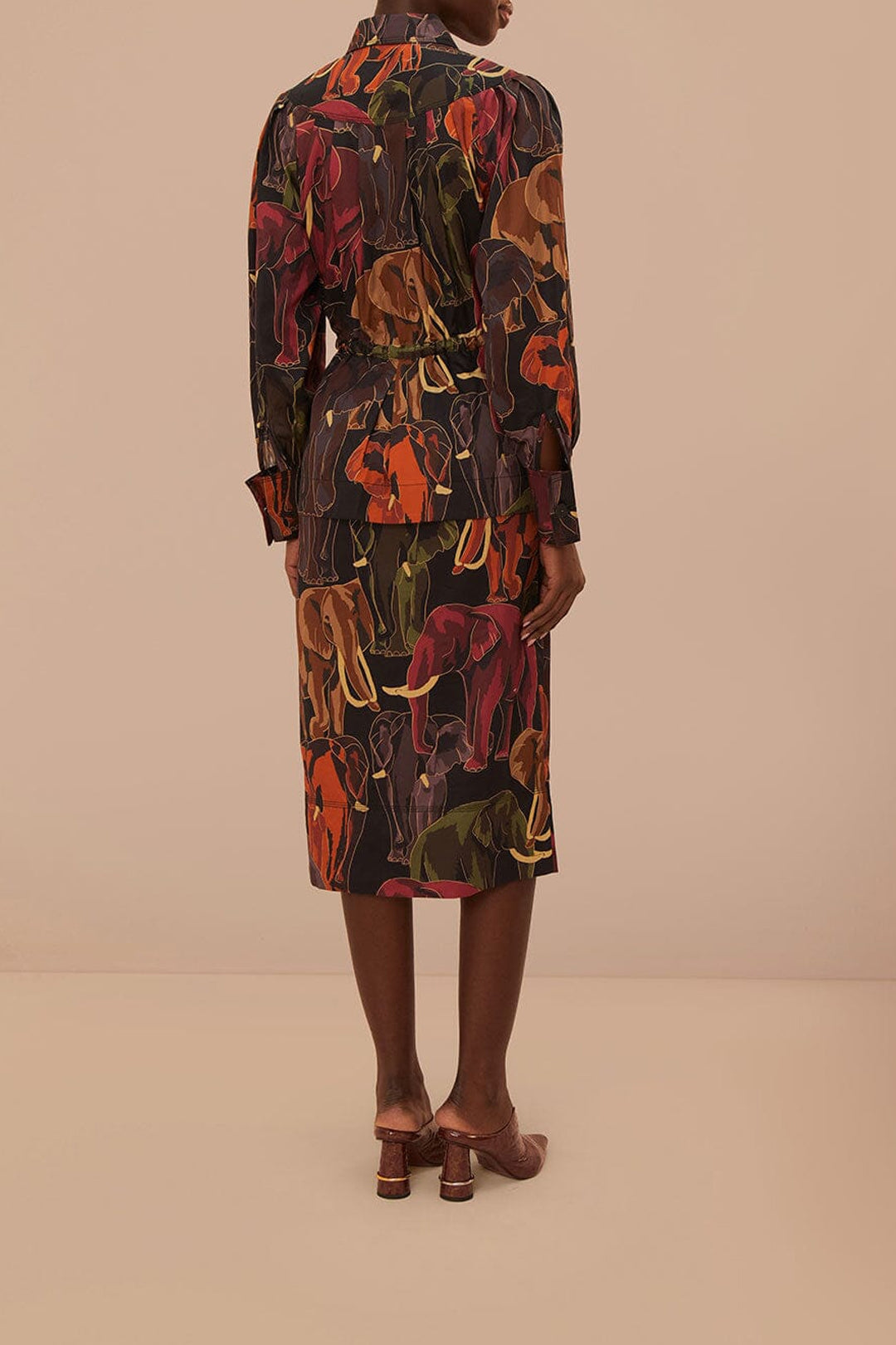 DJV_Elephants Brown Robes midi - Elephants Brown