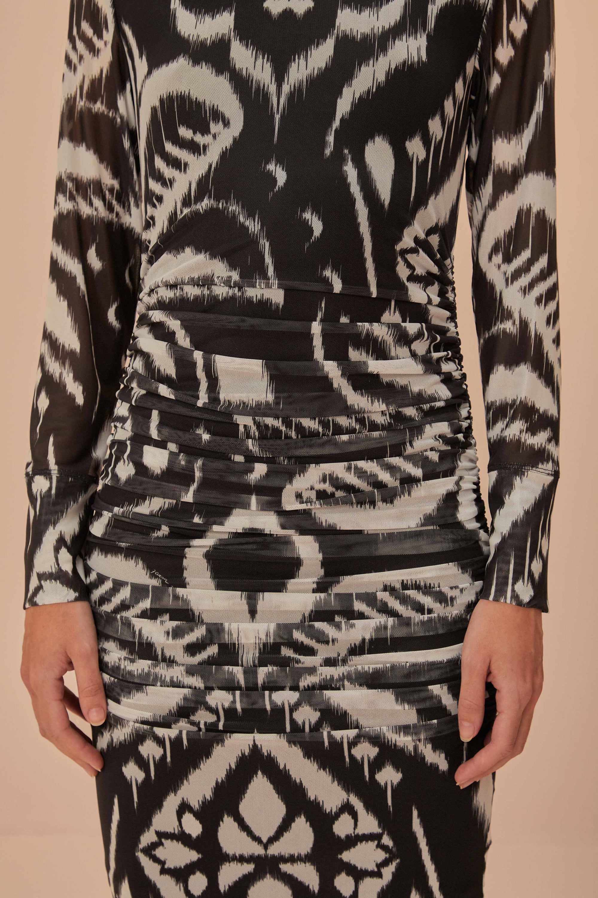 DJV_Pineapple Black Robes midi - Pineapple Black
