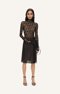 PRIX MARQUE : 180 / TOP COL MONTANT EN DENTELLE