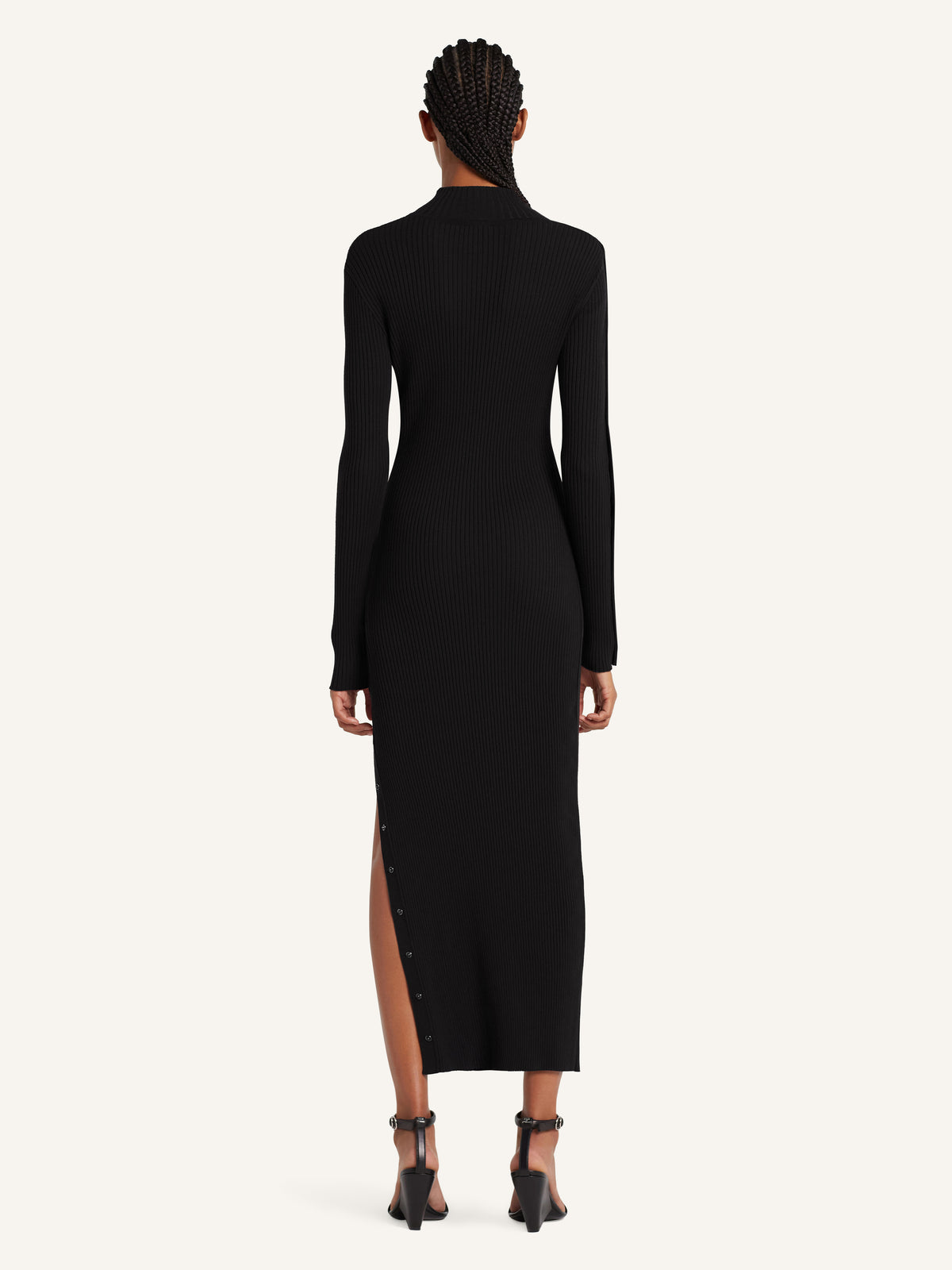 PRIX MARQUE : 250 / ROBE REEDITION EN MAILLE