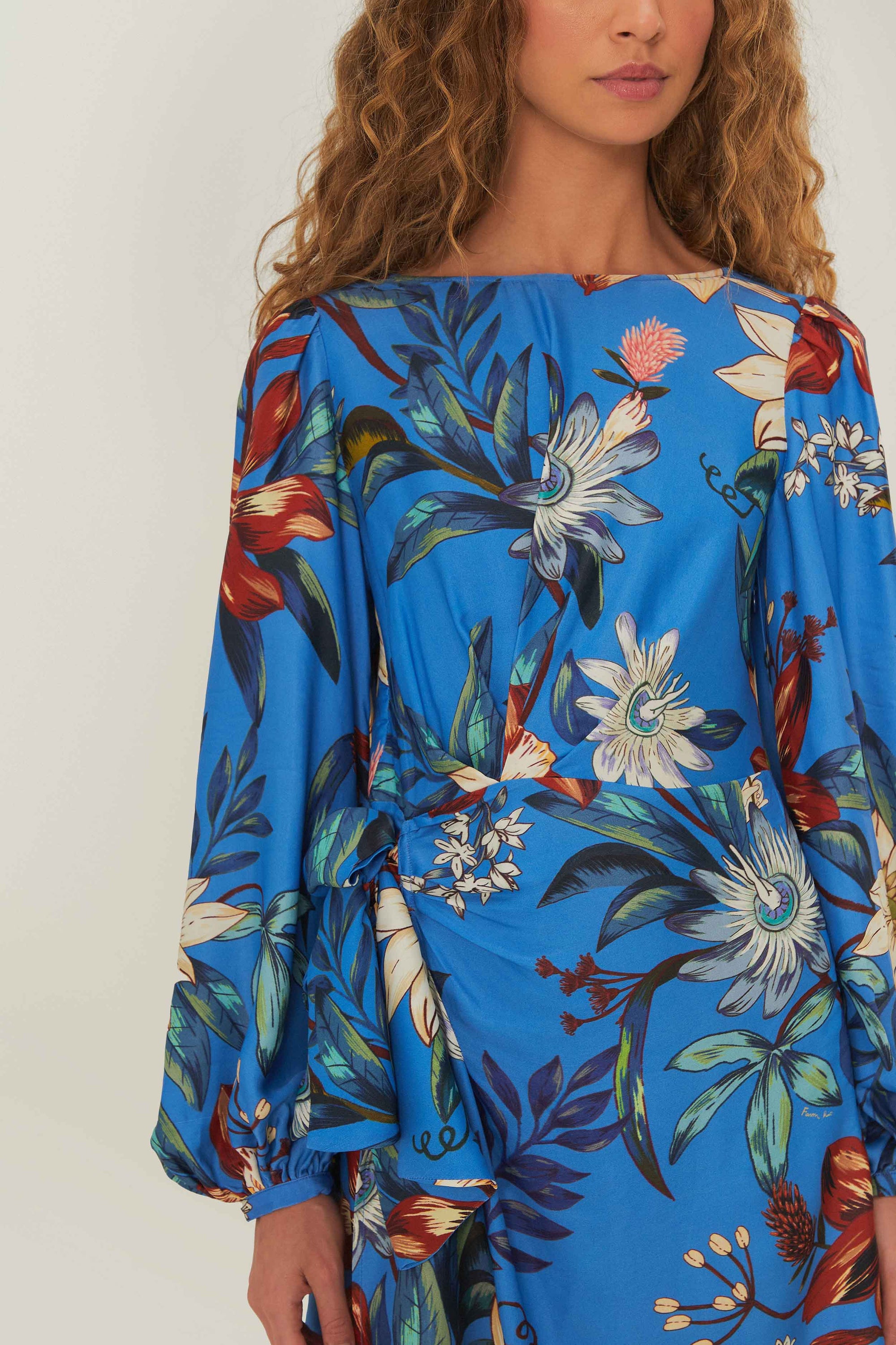 Robe courte portefeuille fleurie - Bleu