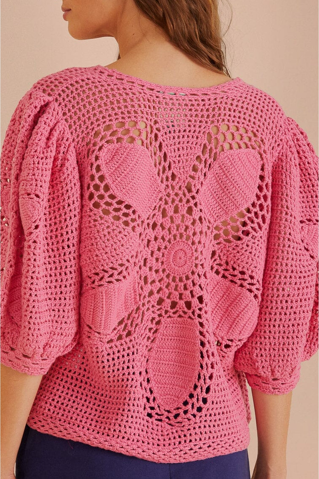 Pull à fleurs en crochet - Rose