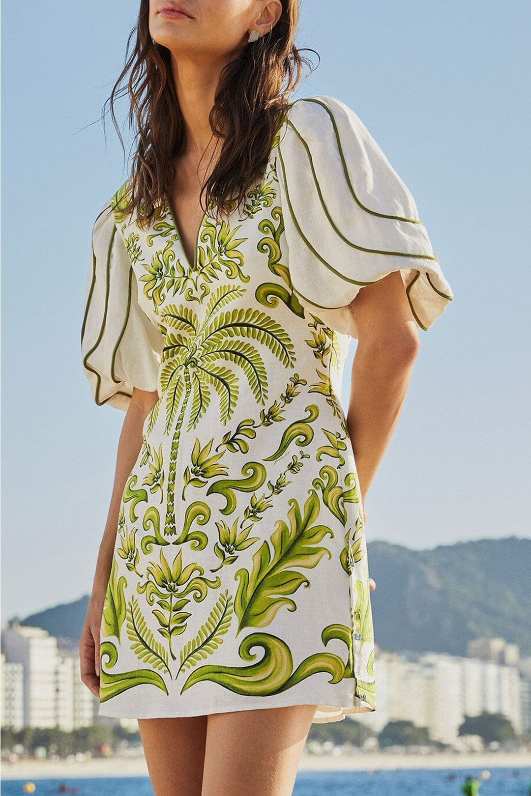 V-neck short dress in linen - White