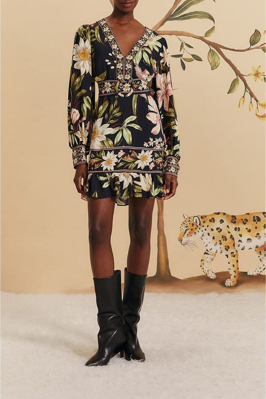 Robe courte Surreal Flowers à manches longues - Noir