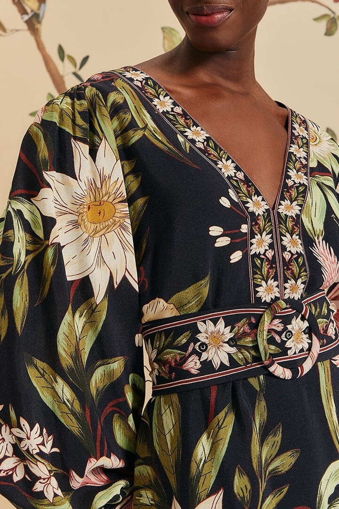 Robe courte Surreal Flowers à manches longues - Noir
