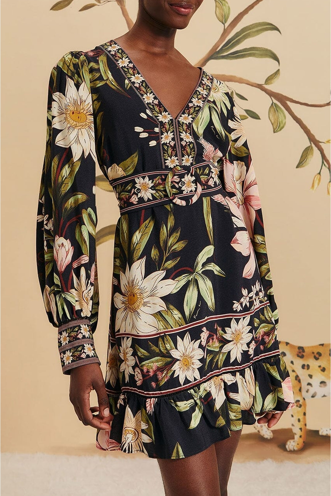 Robe courte Surreal Flowers à manches longues - Noir