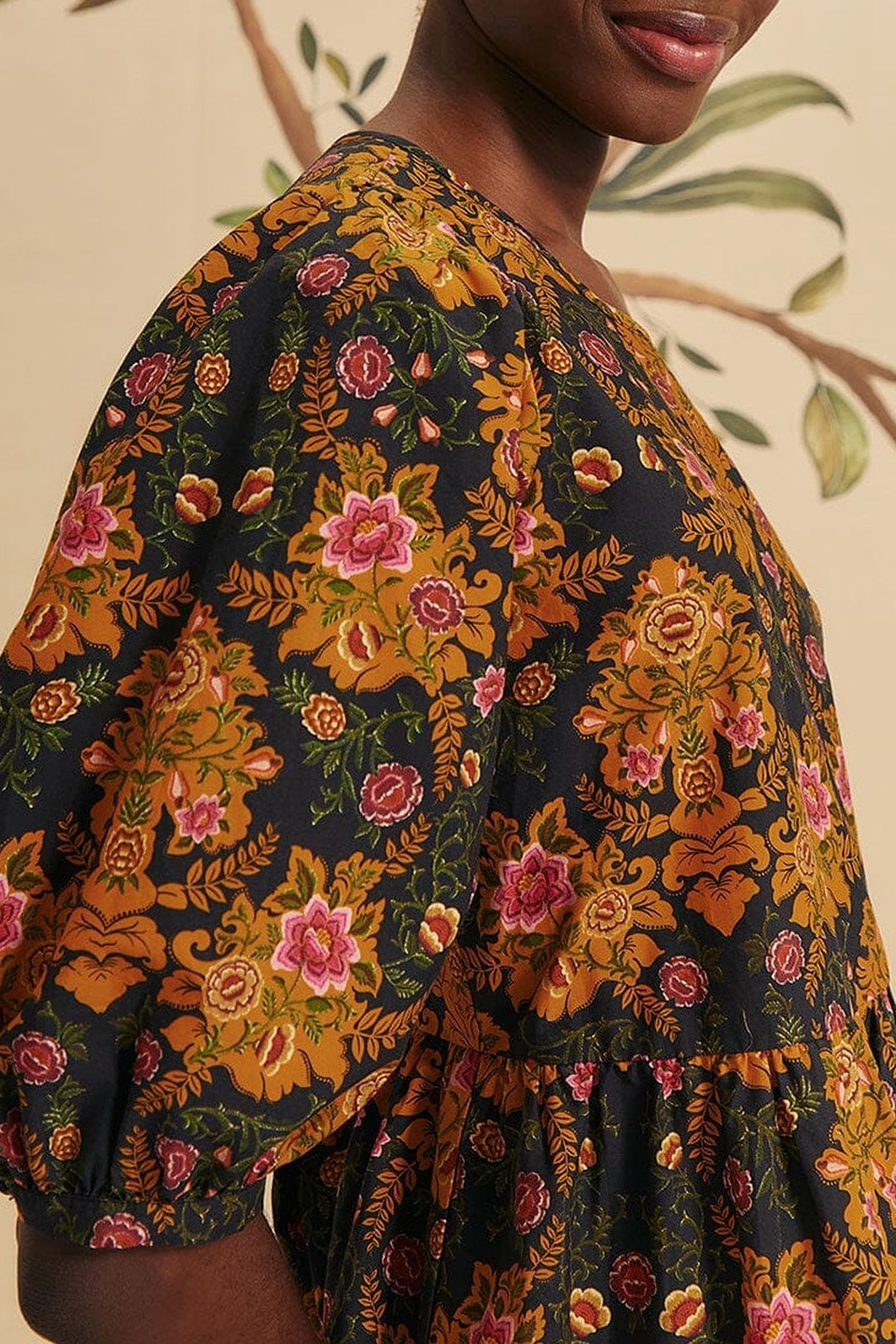 Robe courte Arabesque à manches bouffantes en coton - Noir