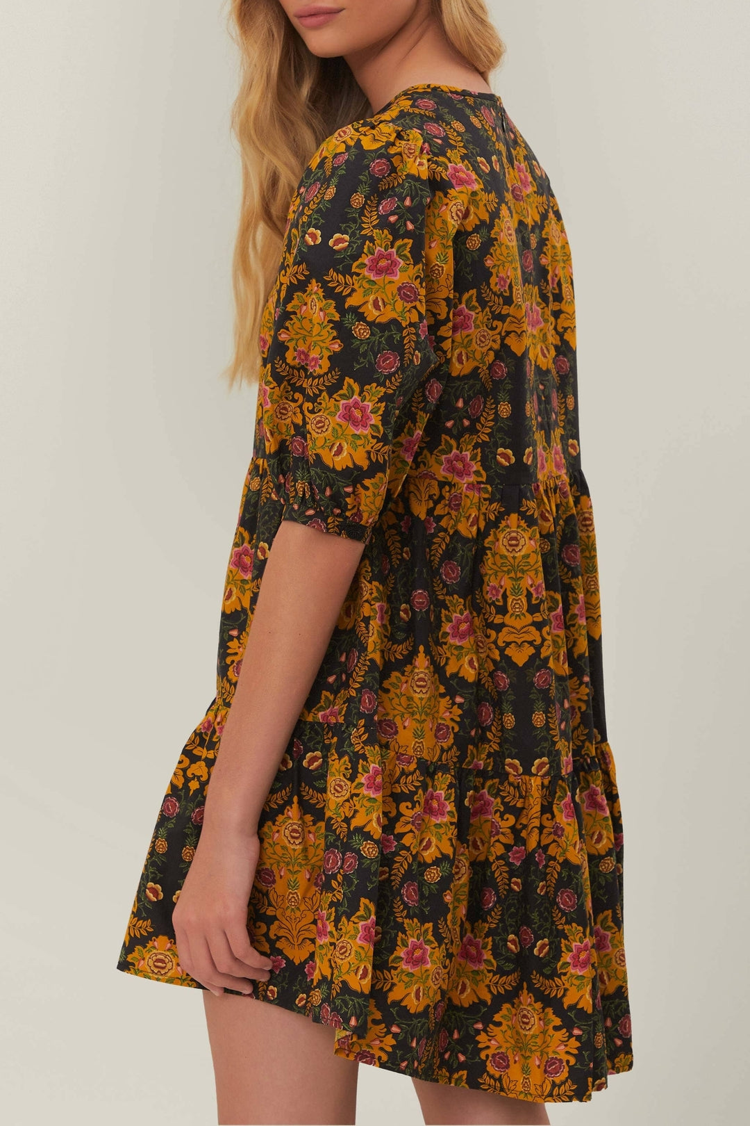 Robe courte Arabesque à manches bouffantes en coton - Noir