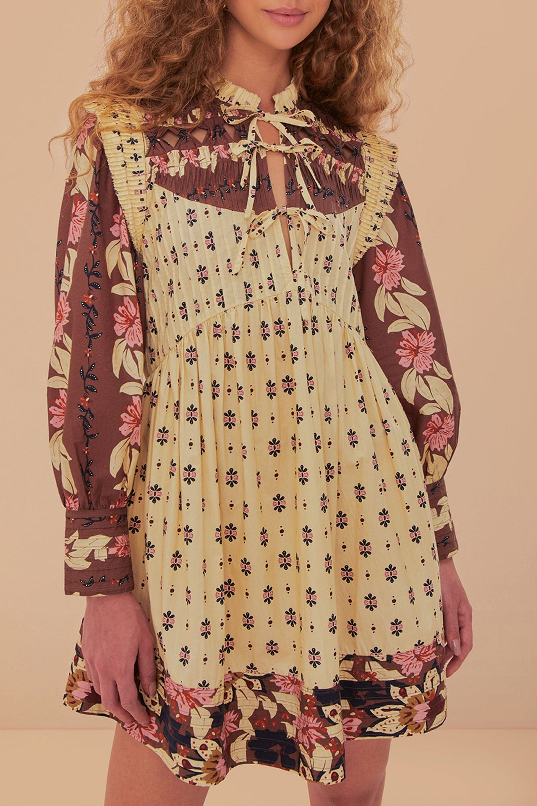 Robe courte à motif floral en coton - Beige