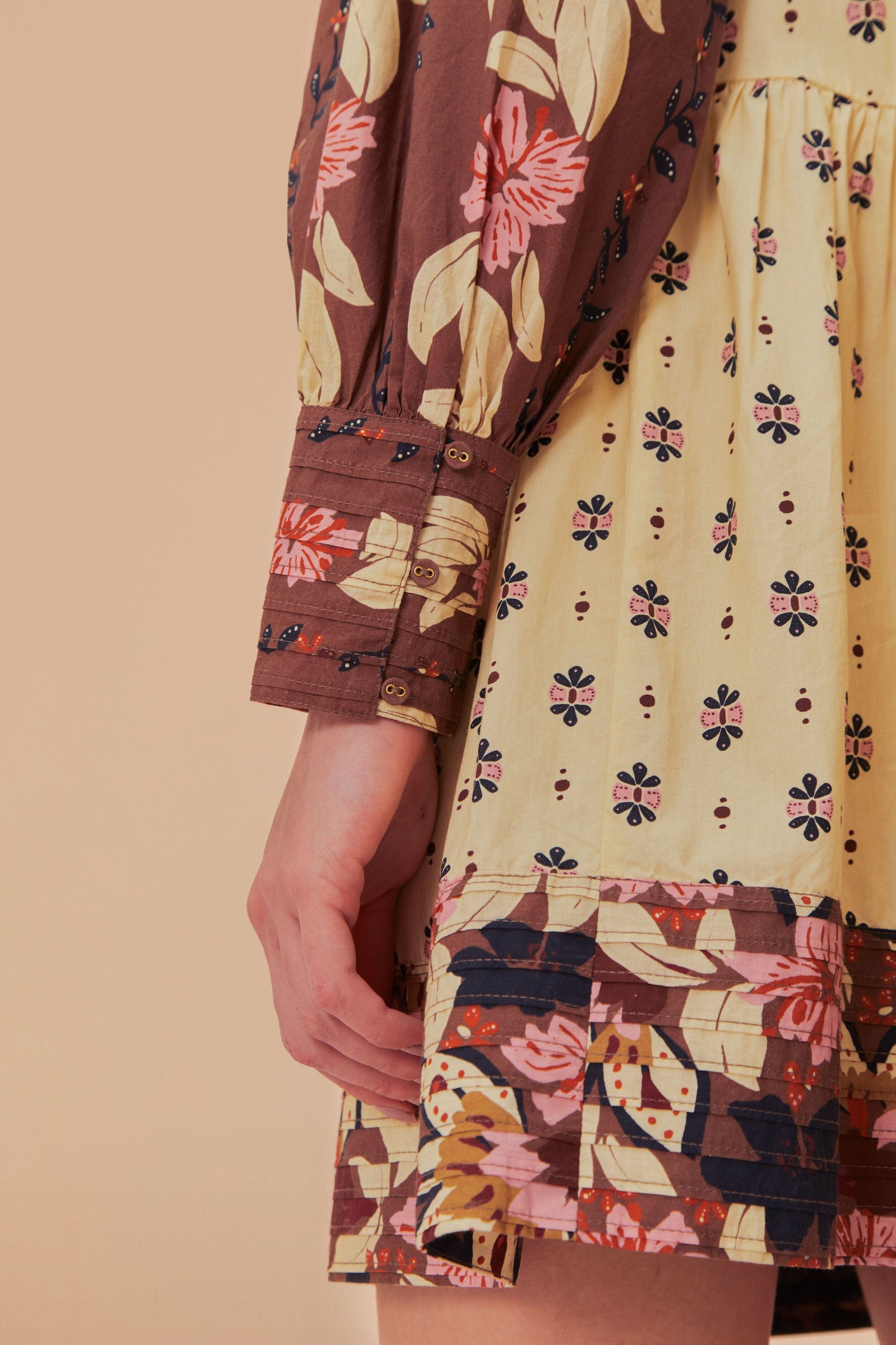 Robe courte à motif floral en coton - Beige