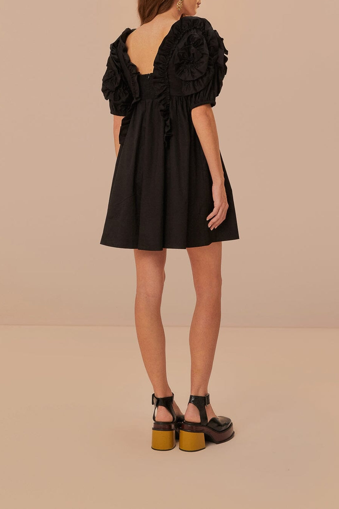 Robe courte à manches courtes et volants en coton - Noir