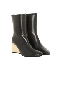 Short leather boots with heels - Black