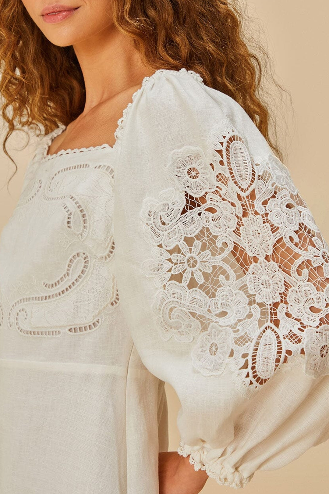 Robe courte brodée en lin - Blanc