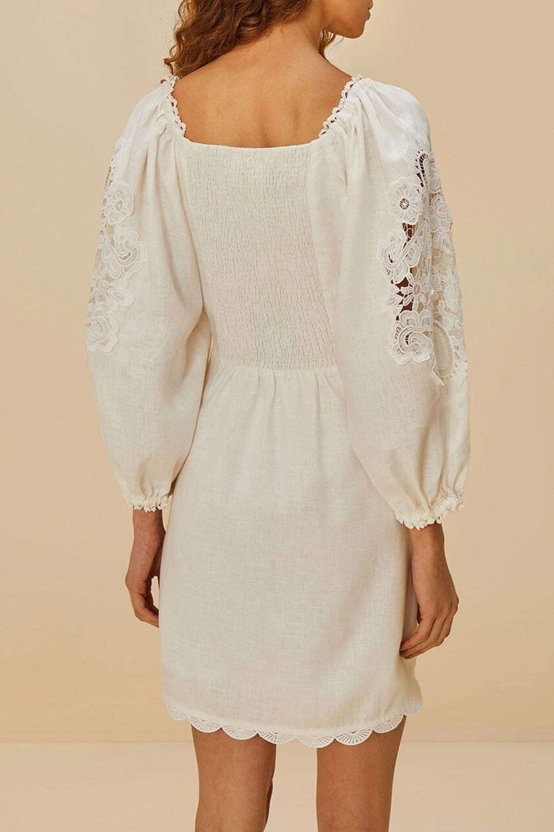 Robe courte brodée en lin - Blanc