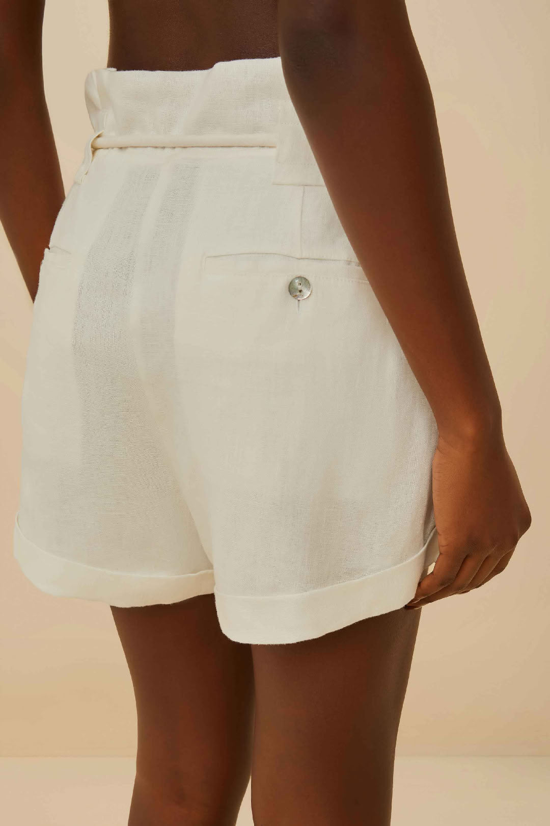 Wavy Pockets linen shorts - White