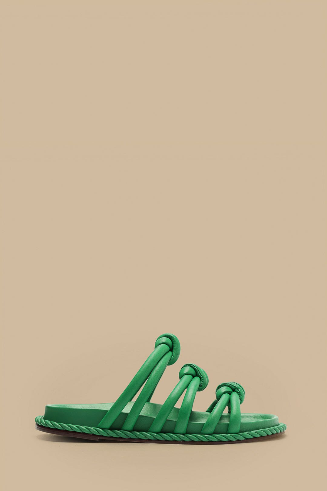 Flat leather sandals with tie fastening - Green