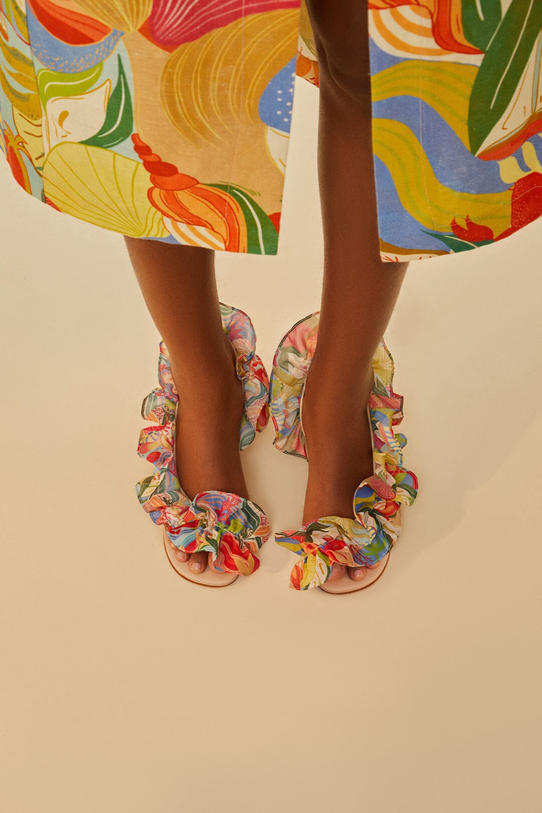 Sandales avec motif à volants en cuir - Beige