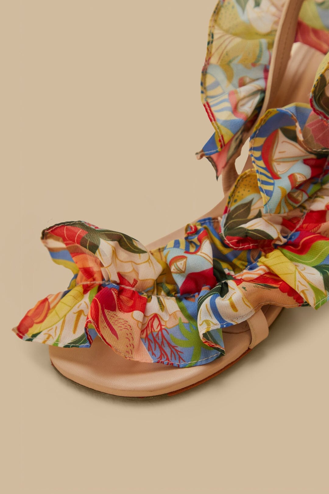 Sandales avec motif à volants en cuir - Beige