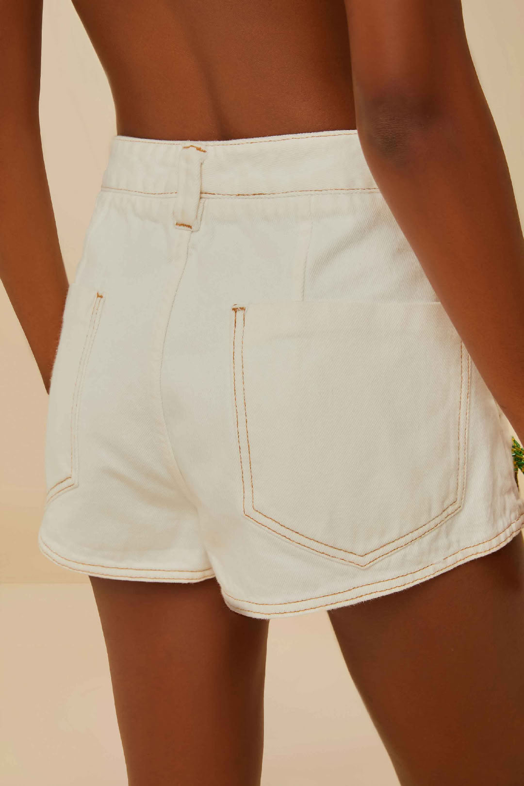 Coconut embroidered shorts - White