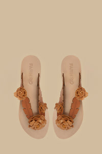 Blooming flat sandals in leather - Camel