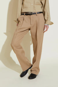 Pantalon Less coupe droite à pinces - Beige